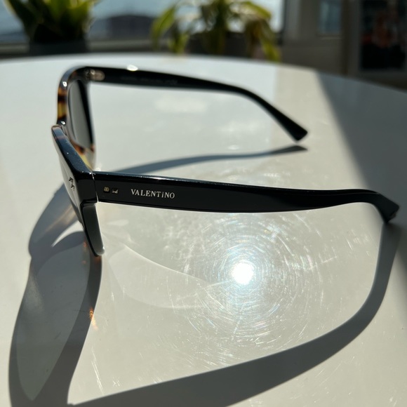 Valentino sunglasses - Picture 1 of 3